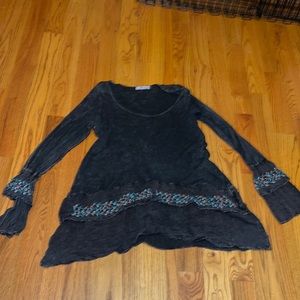 🌀 T-party size L , bohemian, flowy, acid wash black top with flowy sleeves
